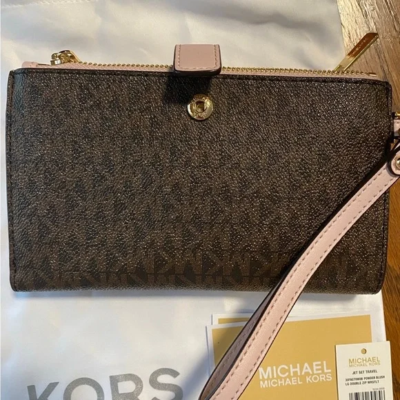 Michael Kors Voyager large tote purse with matching phone wristlet wallet